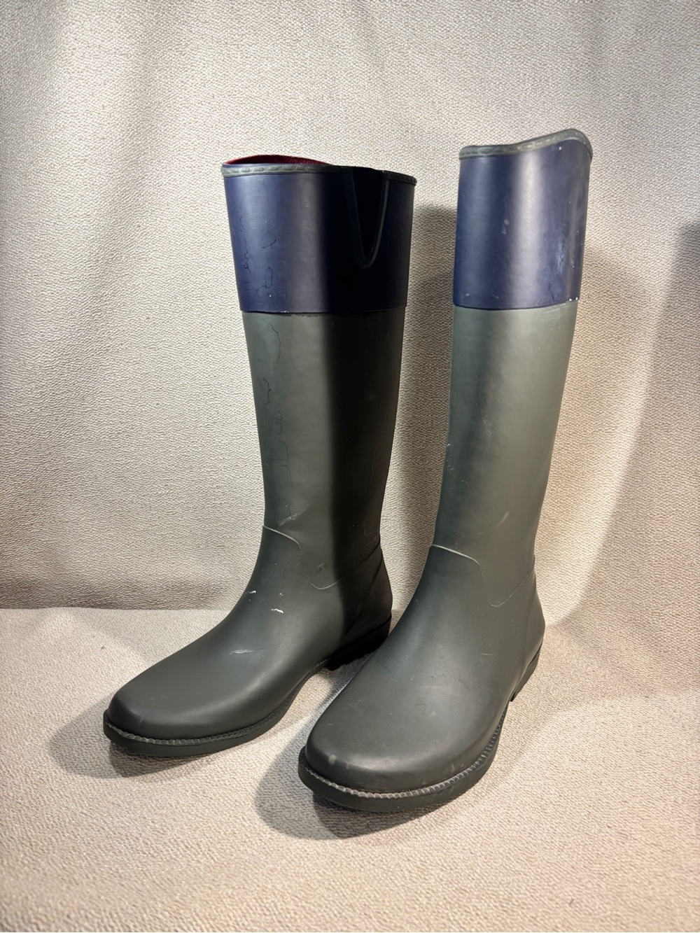 Tommy Hilfiger rainboots size 8